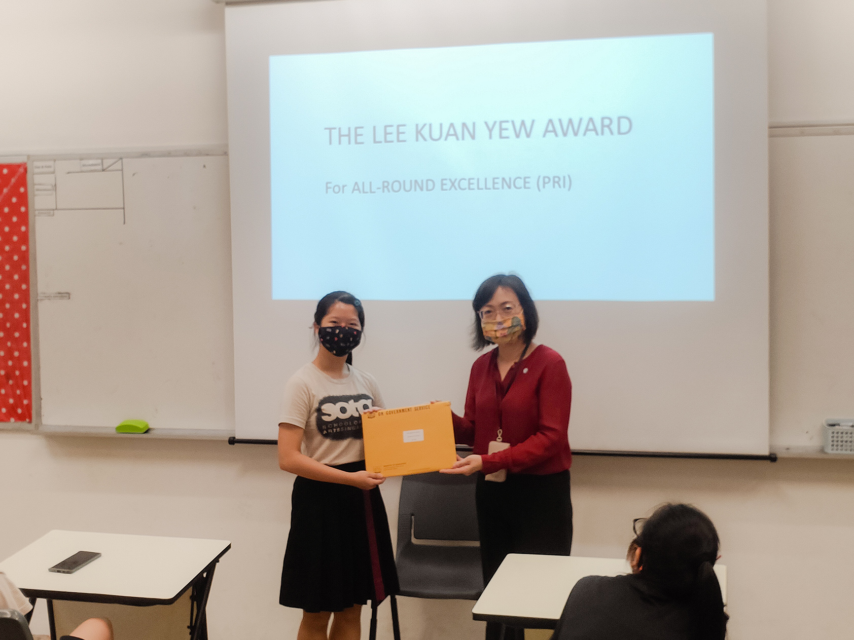 Congratulations to Janelle Tan on receiving the LKY-ARE award